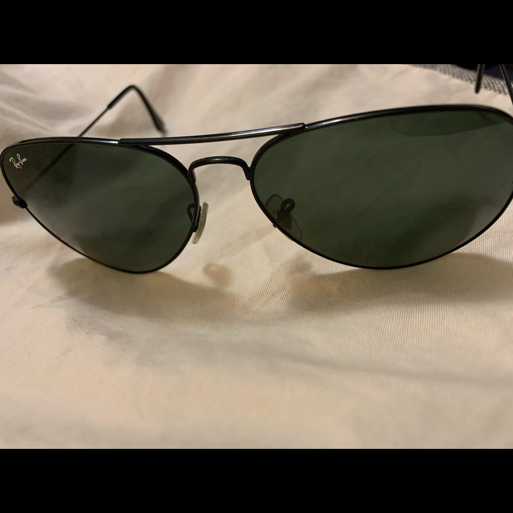 Ray Ban Aviator Black w/ Green lens